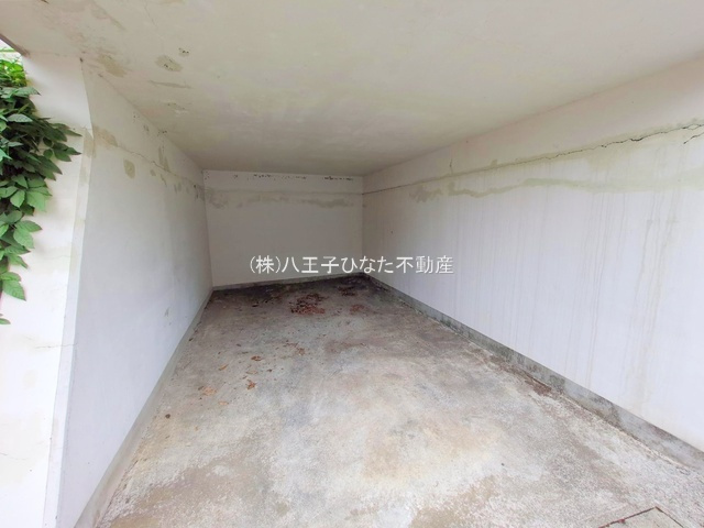『八王子市中古戸建て』八王子市北野台1-35-4【仲介手数料無料】の駐車場|～仲介手数料無料☆八王子ひなた不動産～八王子市北野台　中古戸建