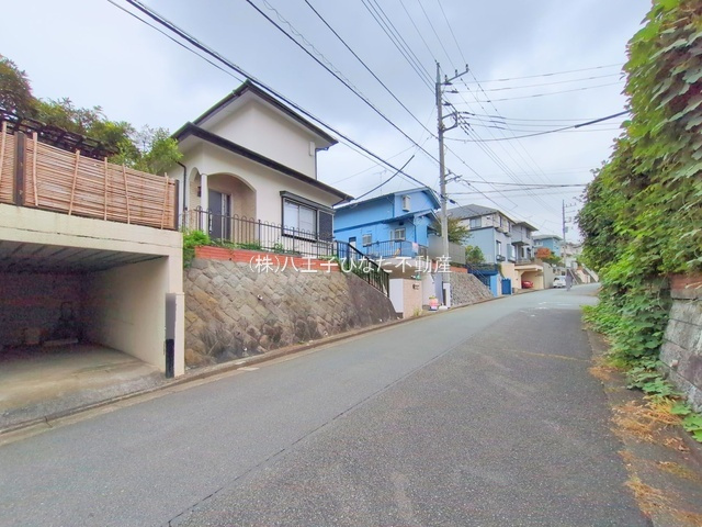『八王子市中古戸建て』八王子市北野台1-35-4【仲介手数料無料】の前面道路含む現地写真|～仲介手数料無料☆八王子ひなた不動産～八王子市北野台　中古戸建