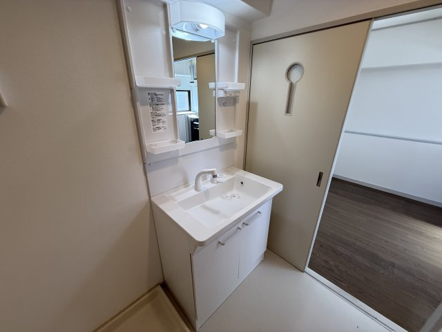 シャトー柴原の独立洗面台