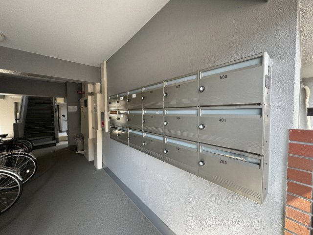 スカイハイツ苅田のエントランス