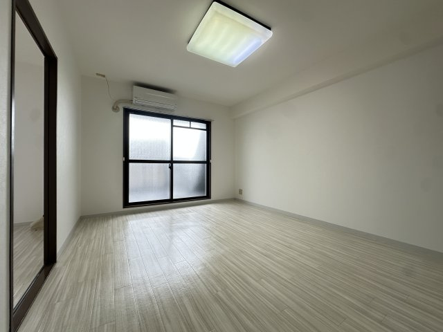 スカイハイツ苅田の洋室