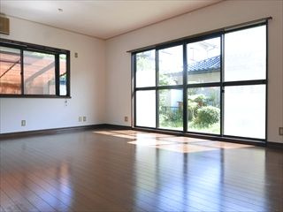 口田南　安藤邸の居間・リビング