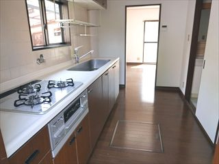 広島市安佐北区口田南９丁目の一戸建てのキッチン|３口ガスコンロ