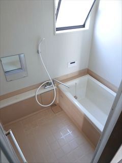 口田南　安藤邸の浴室|追い焚き・窓あり