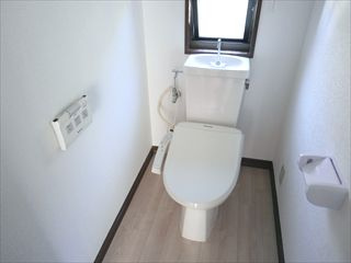 広島市安佐北区口田南９丁目の一戸建てのトイレ|１階のシャワートイレ（２階にもトイレあり）