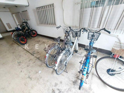 【駐車場】 | LOUIS(ルイ)