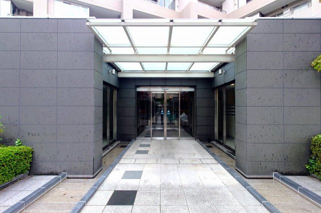 パークシティ成城Ｅ棟のエントランス