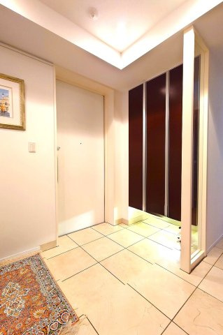 パークシティ成城Ｅ棟の玄関