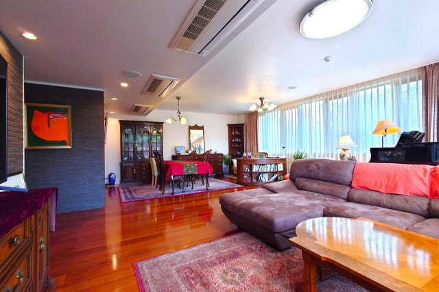 パークシティ成城Ｅ棟の居間・リビング|晴れた日には富士山が望めます