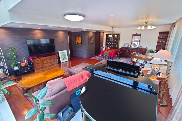 パークシティ成城Ｅ棟の居間・リビング