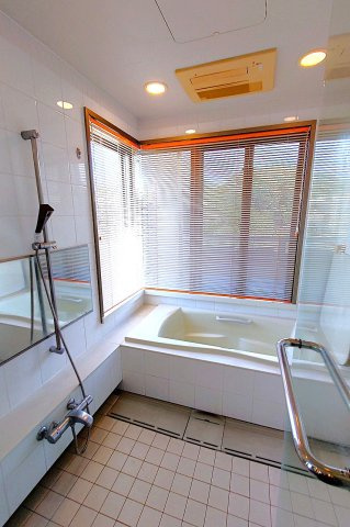 パークシティ成城Ｅ棟の浴室|ゆったり過ごせる明るいバスルーム