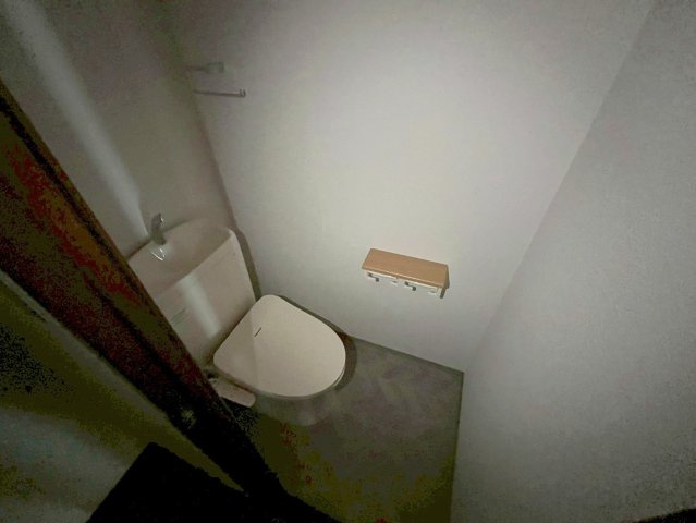 奈良市三碓３丁目の賃貸マンションのトイレ