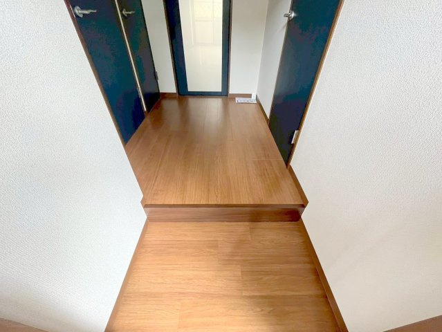 奈良市三碓３丁目の賃貸マンションの玄関