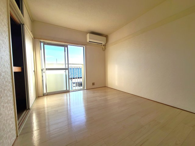 第二丸善富士見ハイツ の洋室