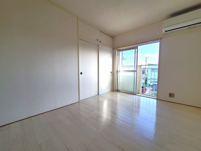 第二丸善富士見ハイツ の洋室