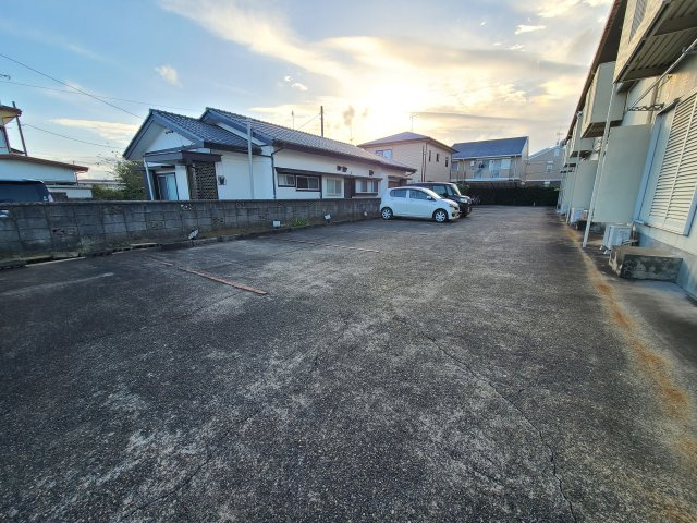 第二丸善富士見ハイツ の駐車場