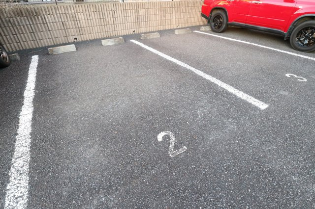 ウィンドワードの駐車場