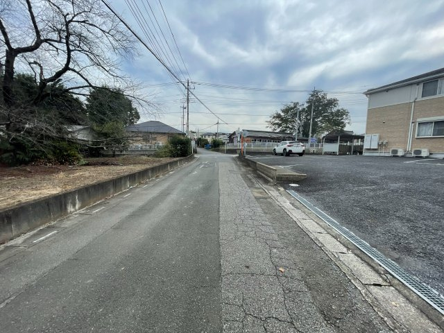 売地・住宅用地　熊谷市御正新田　江南北小・江南中の前面道路含む現地写真|緑豊かで閑静な住宅街なので落ち着きのある暮らしが望めます♪