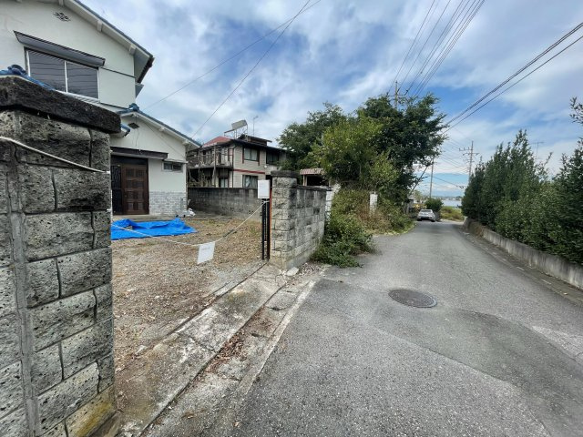 売地・住宅用地　熊谷市御正新田　江南北小・江南中の前面道路含む現地写真|前面道路は交通量も少なく安心してお過ごしいただける環境です！