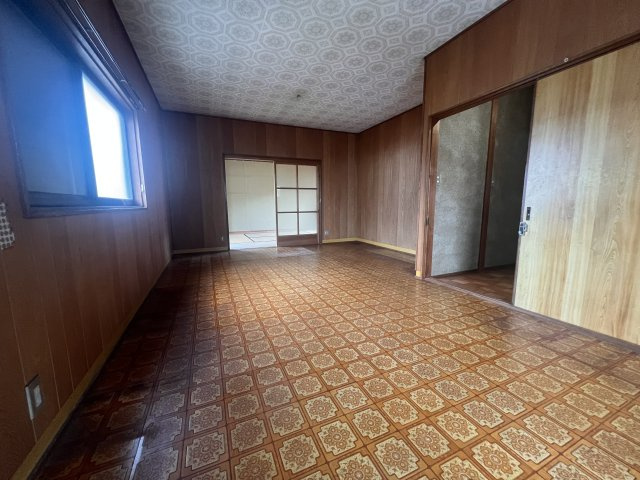 網干区坂出戸建の洋室