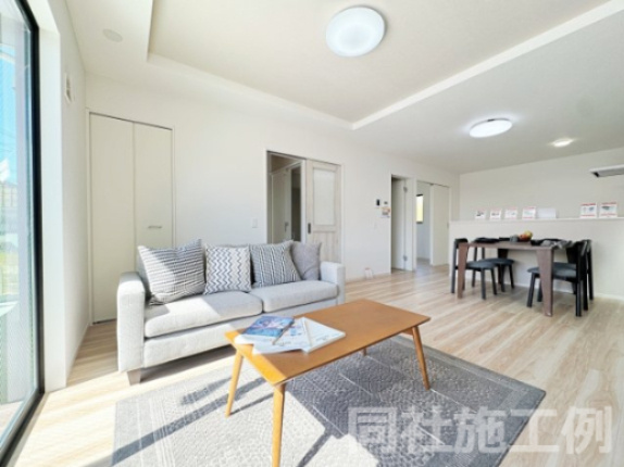 新築戸建・新築建売　福島市瀬上町字桜町【ZEH水準住宅】瀬上小・北信中の居間・リビング|同社施工例