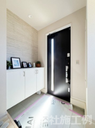 新築戸建・新築建売　福島市瀬上町字桜町【ZEH水準住宅】瀬上小・北信中の玄関|同社施工例