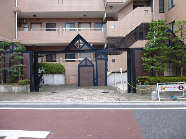 世田谷区太子堂２丁目の駐車場