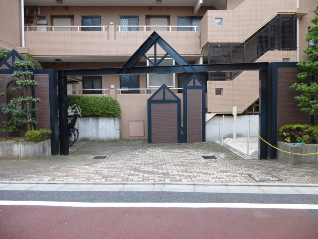 世田谷区太子堂２丁目の駐車場