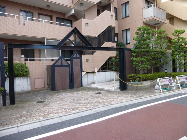 世田谷区太子堂２丁目の駐車場