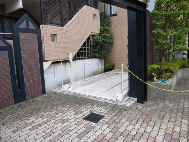 世田谷区太子堂２丁目の駐車場