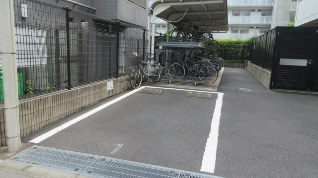 足立区東綾瀬２丁目の駐車場