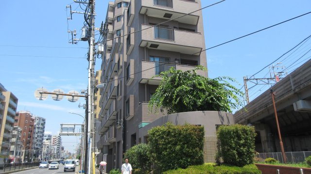 横浜市神奈川区西神奈川２丁目の駐車場