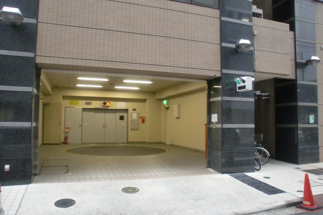 横浜市中区弥生町２丁目の駐車場の外観