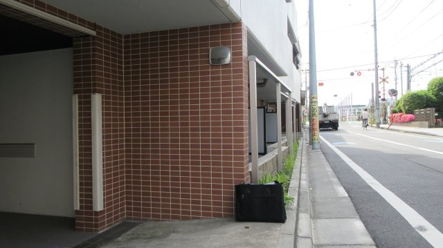 大田区仲六郷１丁目の駐車場のエントランス