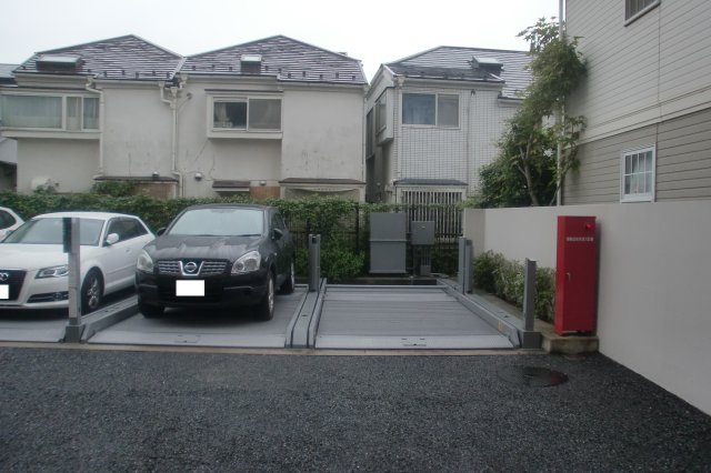 世田谷区新町２丁目の駐車場
