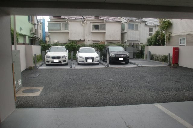 世田谷区新町２丁目の駐車場