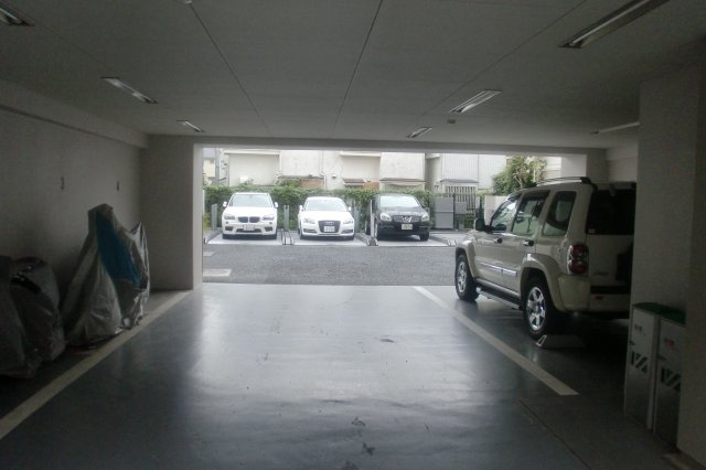 世田谷区新町２丁目の駐車場