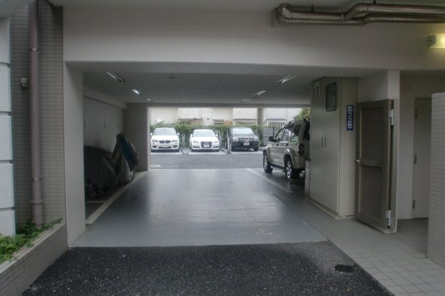 世田谷区新町２丁目の駐車場