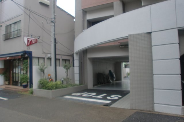 世田谷区新町２丁目の駐車場