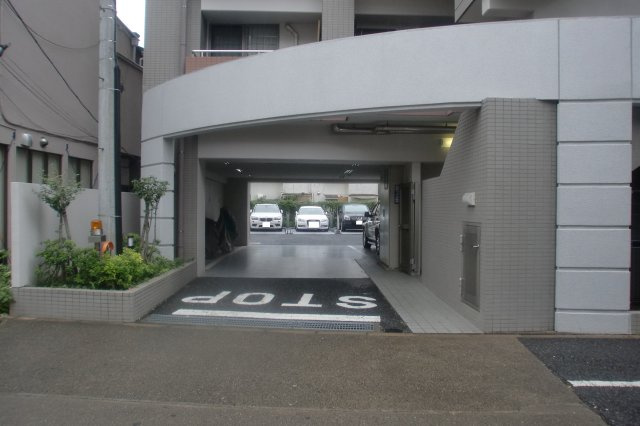世田谷区新町２丁目の駐車場