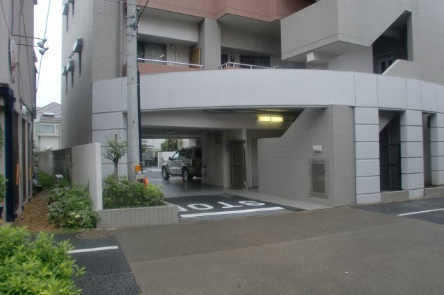 世田谷区新町２丁目の駐車場