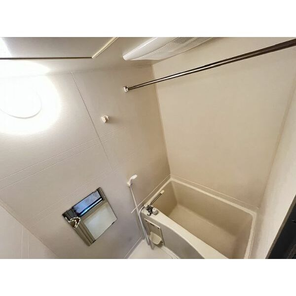 Surplus 葵の浴室