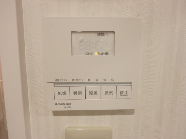 春日台８丁目テラスハウスの冷暖房・空調設備|ユニットバス内にある浴室暖房喚起乾燥機のリモコン