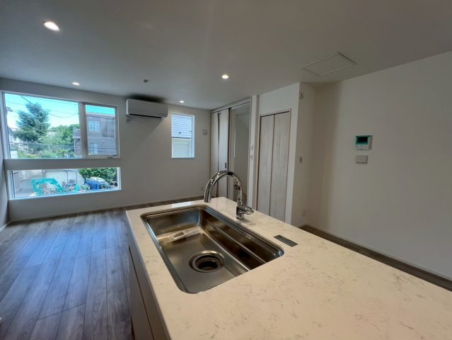 堂々完成！瀬田アドレスの高台！スカイバルコニー付き新築戸建1号棟！！の居間・リビング