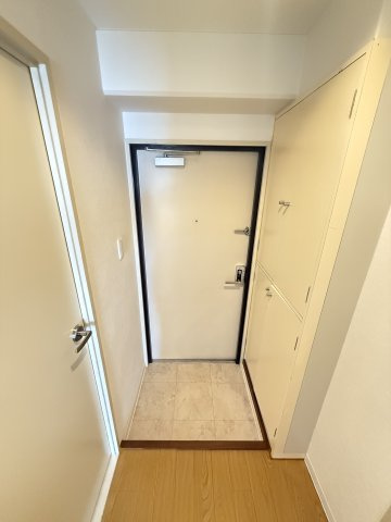 ライオンズマンション京都河原町の玄関|シューズボックス付きの玄関です。