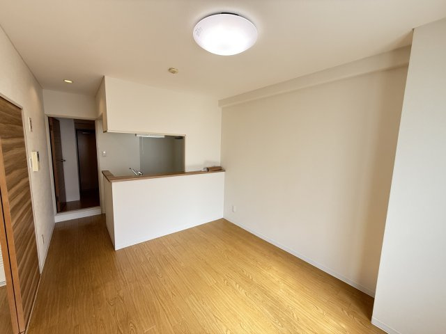 ライオンズマンション京都河原町の居間・リビング|明るいリビングです。