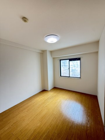 ライオンズマンション京都河原町の居間・リビング|採光のあるリビングです。