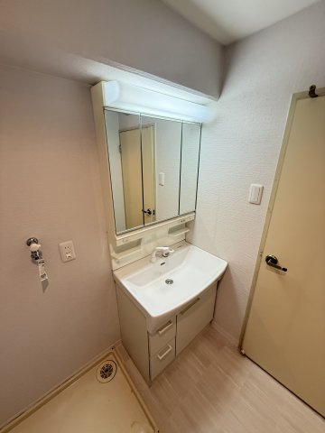 ライオンズマンション京都河原町の独立洗面台|洗面台です。