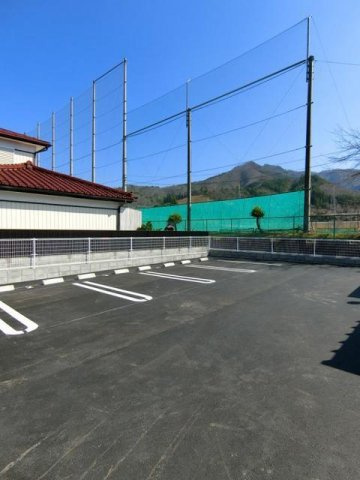 シェノンの駐車場