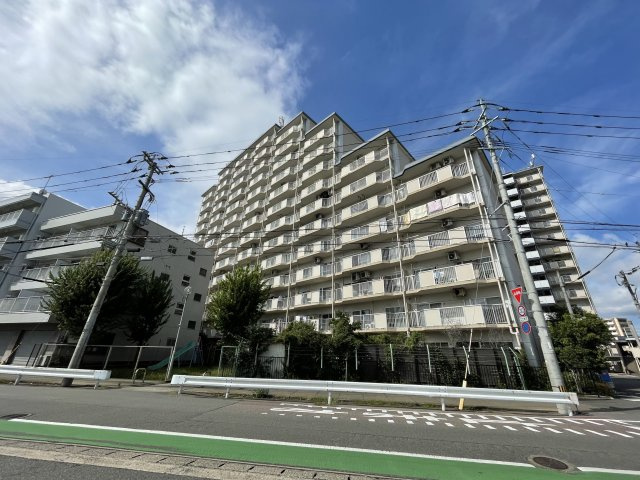 【外観】 | 日商岩井リバーサイドマンションA棟 | 14階建てマンションの11階のお部屋。学校が近く、徒歩圏内にスーパー等もあり生活しやすいエリアです